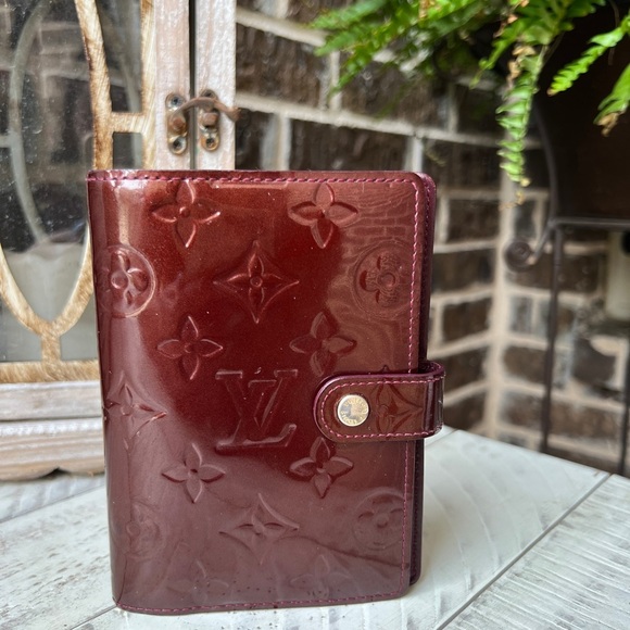 Louis Vuitton Vernis Burgundy Monogram Agenda Pm / Passport Holder - Picture 1 of 6